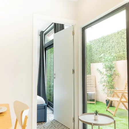 Lapa Charm With Patio Апартаменты *